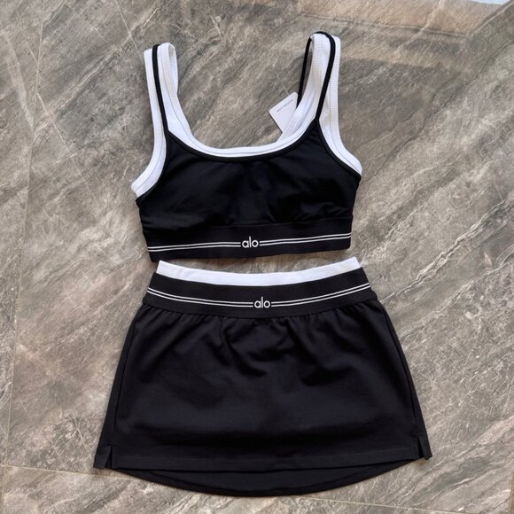 ALO Yoga Women's Black Sports Bra And Short Skirt Sz M